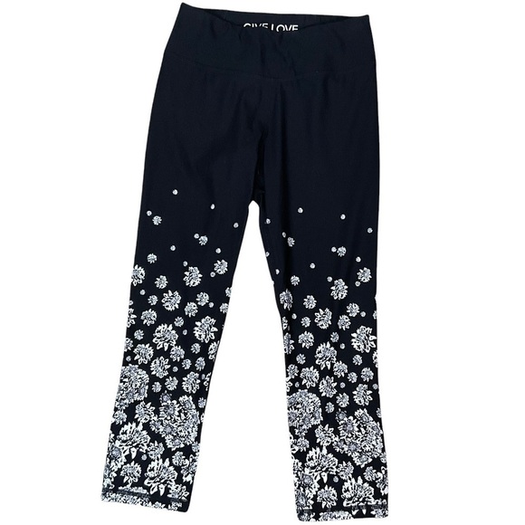 🎉 SALE Betsey Johnson Cropped Performance Leggings - Picture 1 of 5